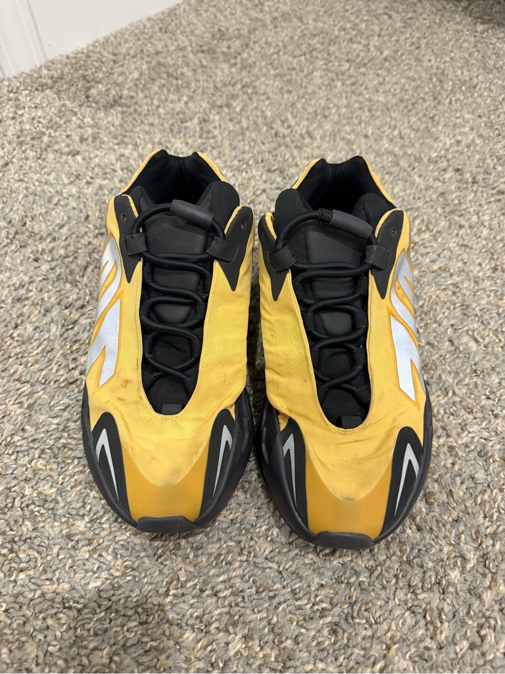 Adidas Yeezy Boost 700 - Picture 3 of 5